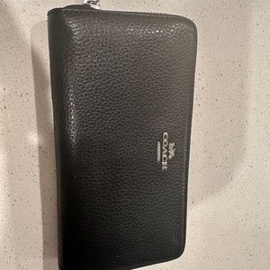 COACH Black Accordion Long Zip around wallet